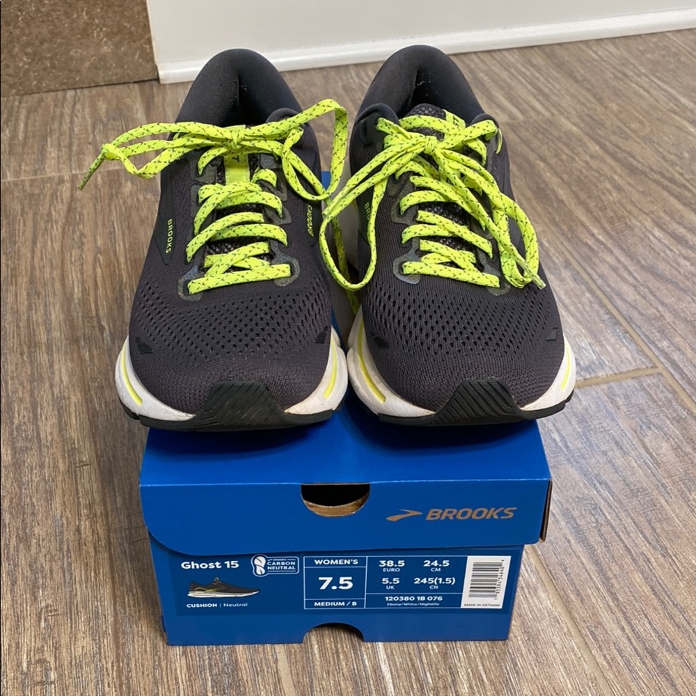 Brooks Ghost 15 Black with Neon Yellow Laces